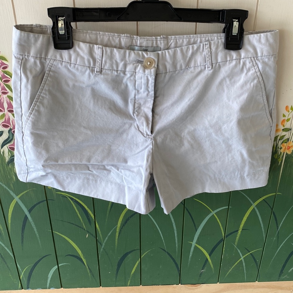Gap size 6 Light Grey chino shorts